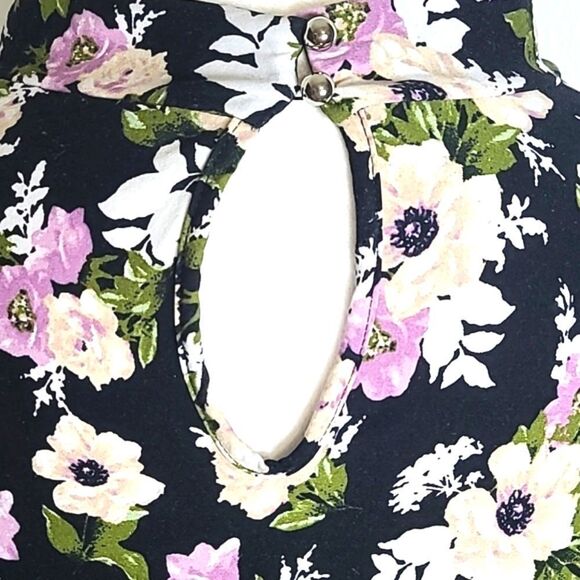 Touch Me Floral Mock Turtleneck Blouse with Layers on Sleeves, Size 3X - Picture 7 of 8